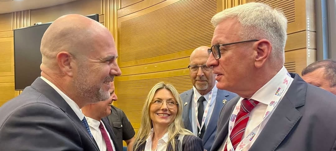 Jacek Jaśkowiak poleciał do Izraela