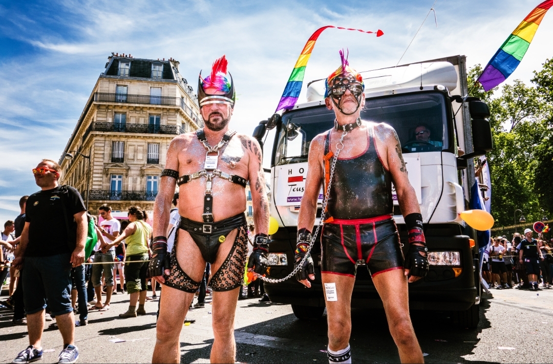 Rząd zapowiada przyznanie Kart Dużej Rodziny parom homoseksualnym